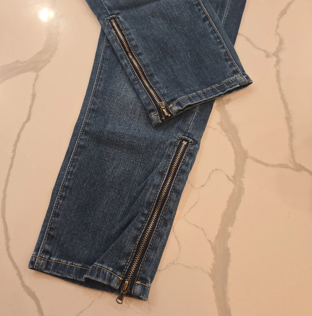 VTG Y2K Paige Low Rise Stretch Denim Blue Capri Jeans Zipper Size Womens 24 USA